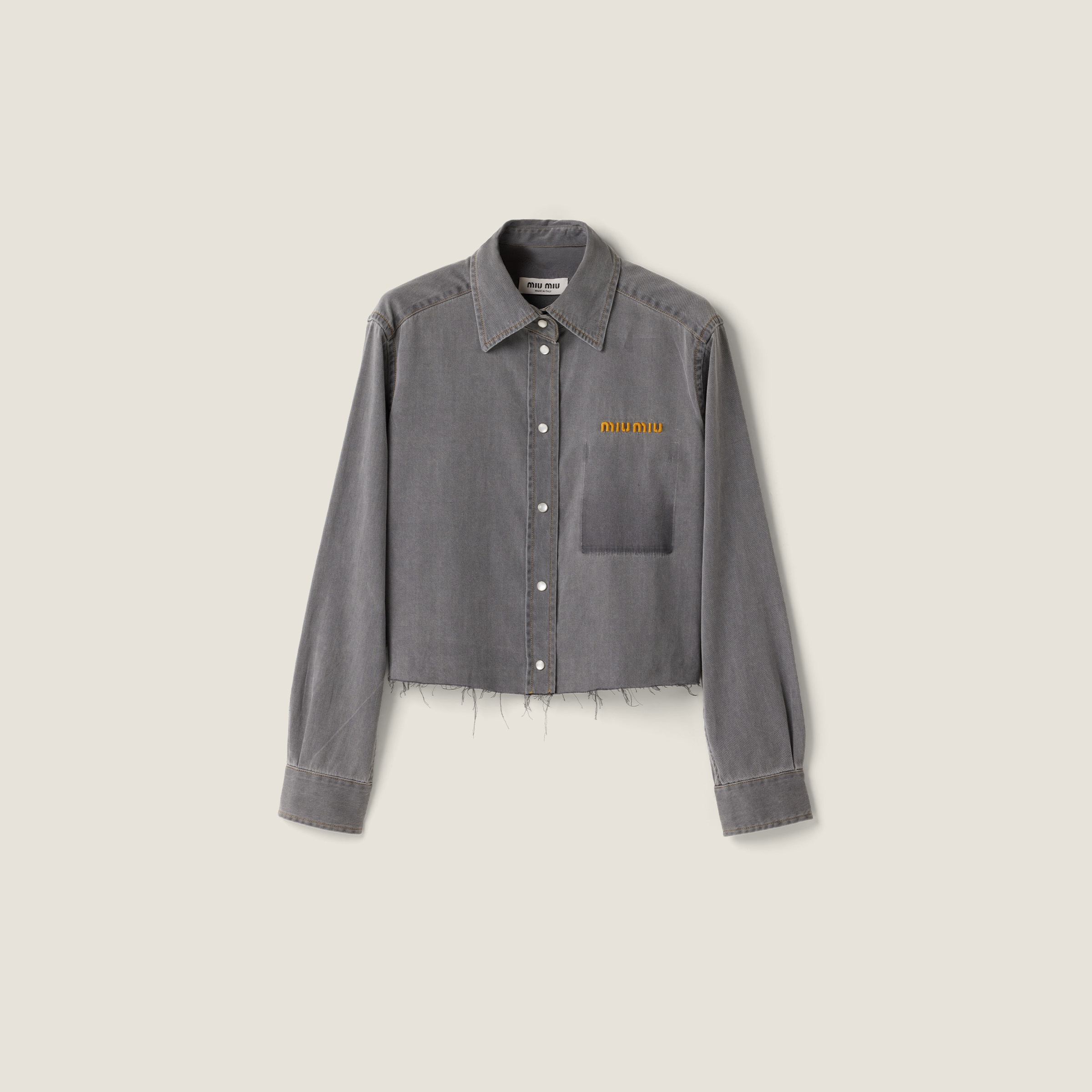 Укороченная рубашка из шамбре MIU MIU, серый
Укороченная рубашка из шамбре MIU MIU, серый