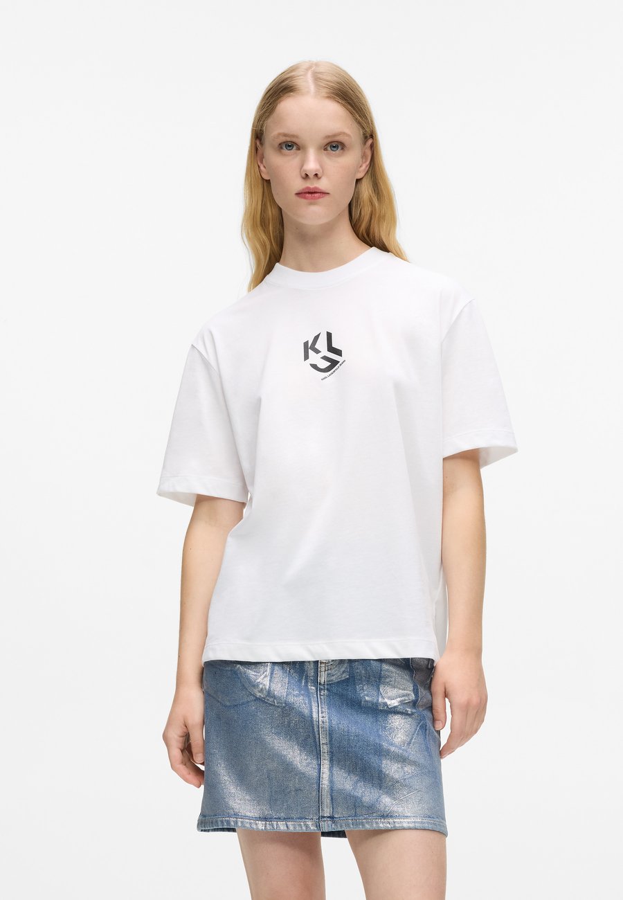 Футболка Karl Lagerfeld Jeans MONOGRAM TEE, White, Белый, Футболка Karl Lagerfeld Jeans MONOGRAM TEE, White
Футболка Karl Lagerfeld Jeans MONOGRAM TEE, White, Белый, Футболка Karl Lagerfeld Jeans MONOGRAM TEE, White