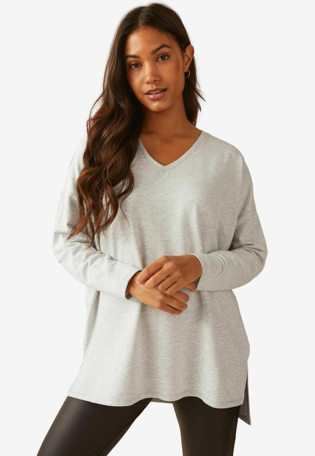 Топ с длинными рукавами Friends Like These, серый
Топ с длинными рукавами Friends Like These, серый