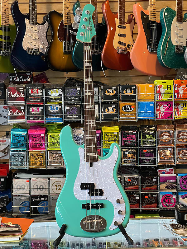 Басс гитара Lakland Skyline 44-64 Custom Sea Foam
Басс гитара Lakland Skyline 44-64 Custom Sea Foam