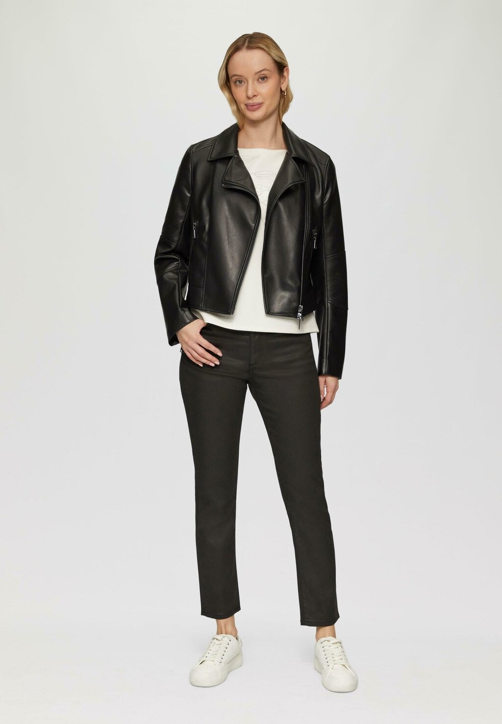 Топ с длинными рукавами 3/4-SLEEVE HEAVY WITH APPLIQUE s.Oliver BLACK LABEL, молочный
Топ с длинными рукавами 3/4-SLEEVE HEAVY WITH APPLIQUE s.Oliver BLACK LABEL, молочный