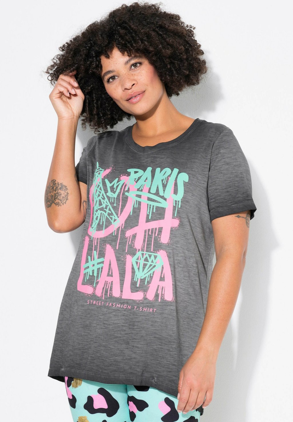 Футболка с принтом Angel of Style, черный
Футболка с принтом Angel of Style, черный