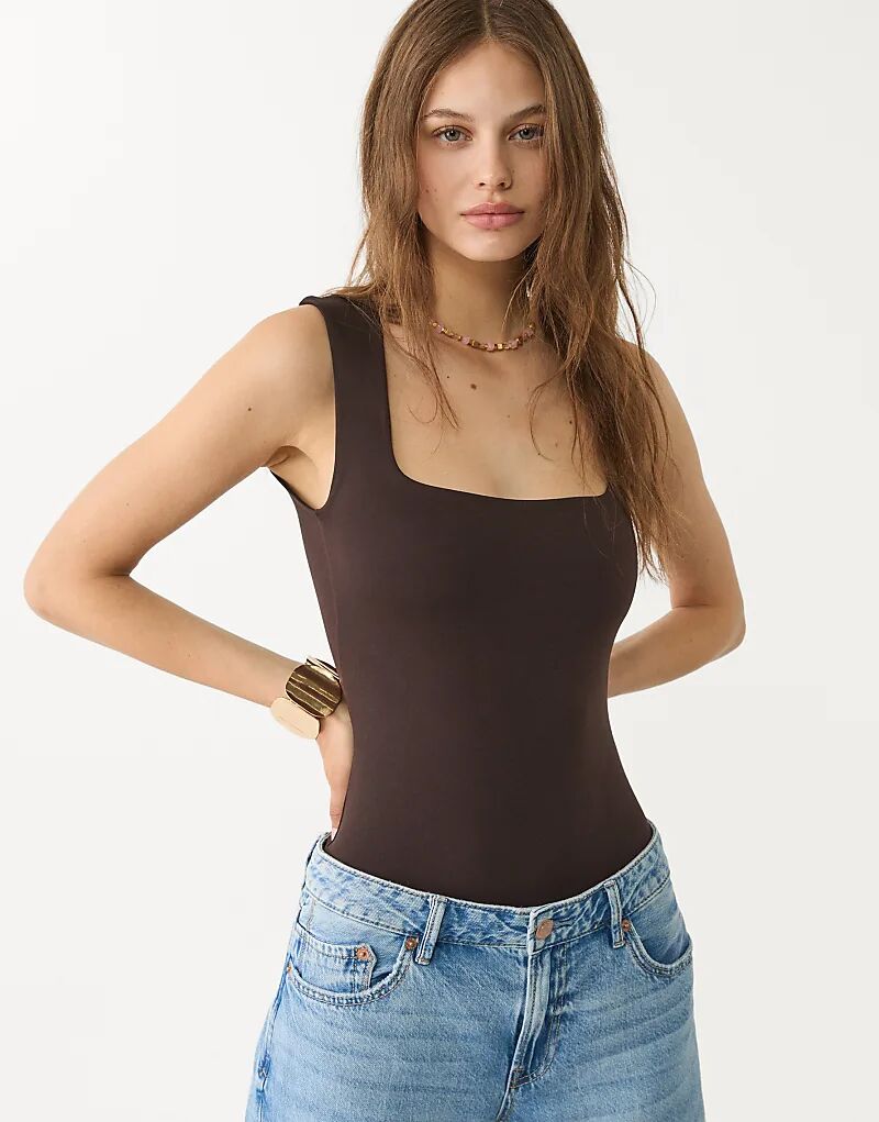 Боди Stradivarius из полиамида с квадратным вырезом коричневого цвета
Боди Stradivarius из полиамида с квадратным вырезом коричневого цвета