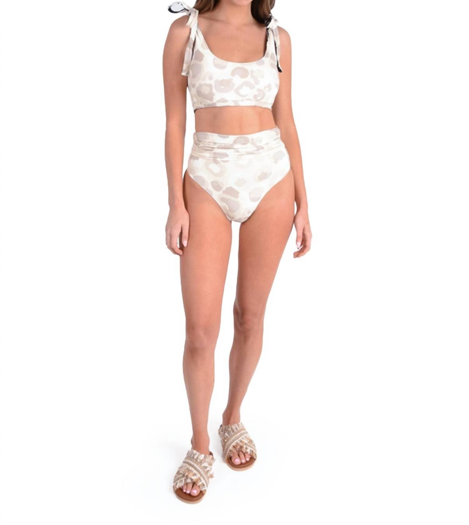 Топ бикини Lottie в расцветке Soiree/neutral Spot Cheetah Emily McCarthy
Топ бикини Lottie в расцветке Soiree/neutral Spot Cheetah Emily McCarthy