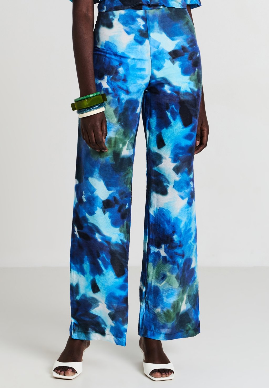 Брюки FANTASIA Calliope, неоновый синий
Брюки FANTASIA Calliope, неоновый синий