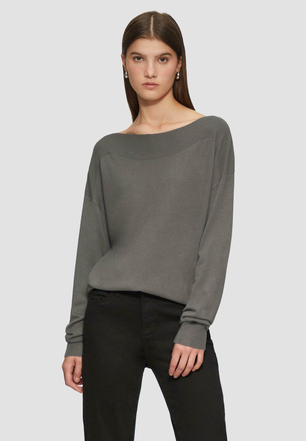 Джемпер MIT U-BOOT-AUSSCHNITT QS, антрацит
Джемпер MIT U-BOOT-AUSSCHNITT QS, антрацит