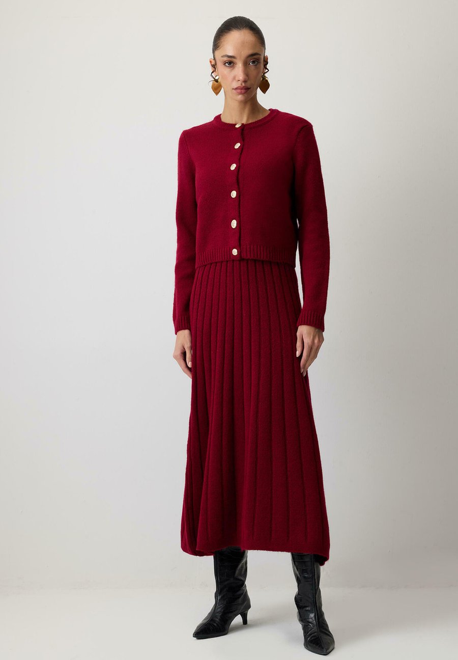 Кардиган Touché Privé SET, Burgundy/Bordeaux
Кардиган Touché Privé SET, Burgundy/Bordeaux