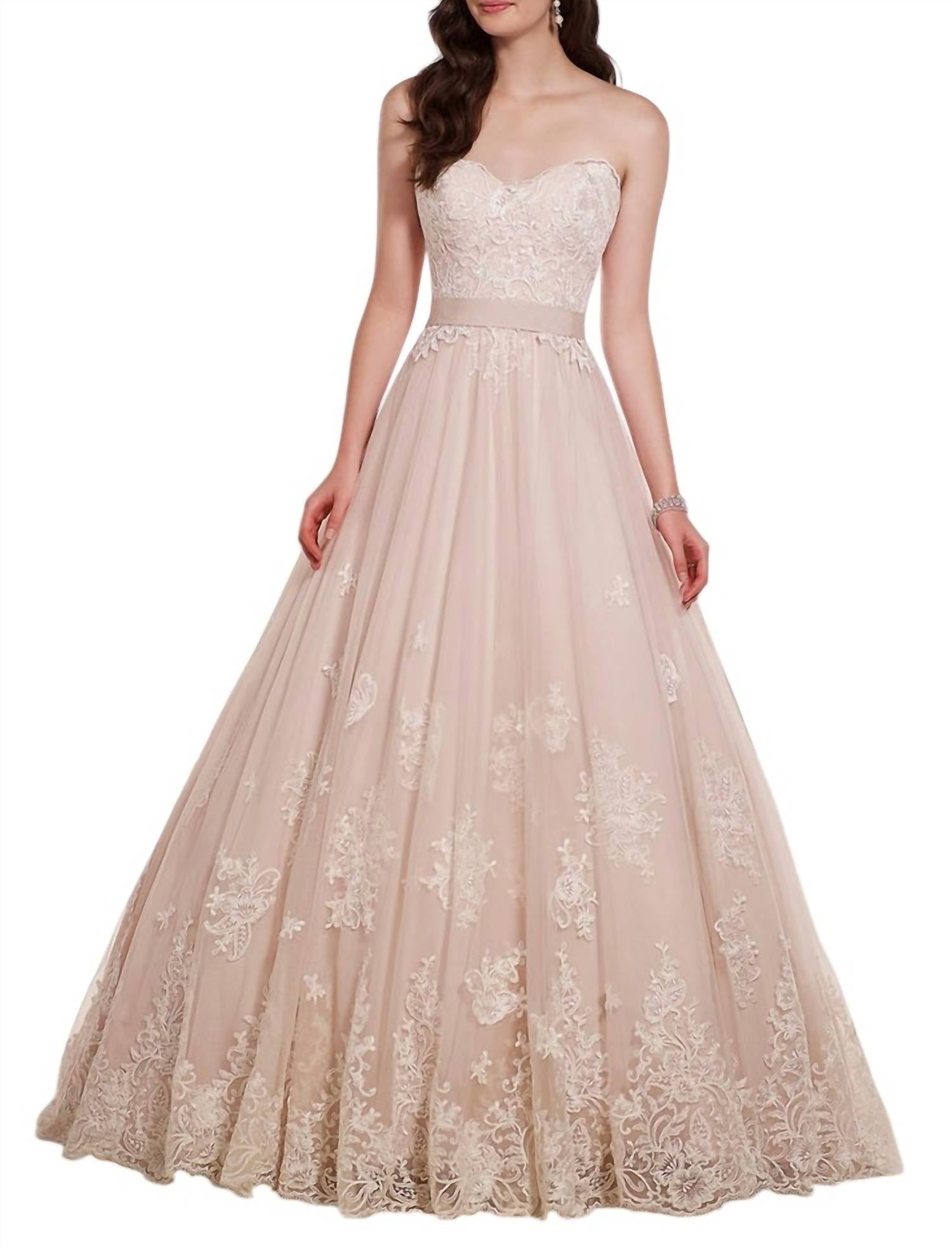 Кружево на тюле дизайнерское свадебное платье цвета слоновой кости/москато Essence of Australia
Кружево на тюле дизайнерское свадебное платье цвета слоновой кости/москато Essence of Australia