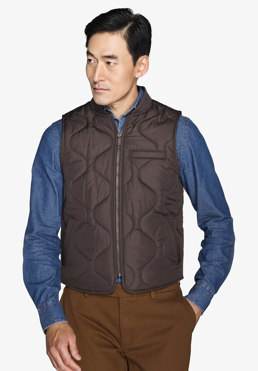 Куртка Dan John Waistcoat, Dark Brown Solid/Dark Brown
Куртка Dan John Waistcoat, Dark Brown Solid/Dark Brown