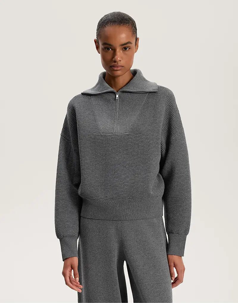 Текстурированный трикотажный джемпер OYSHO с застежкой-молнией на половину длины в темно-сером меланжевом цвете
Текстурированный трикотажный джемпер OYSHO с застежкой-молнией на половину длины в темно-сером меланжевом цвете