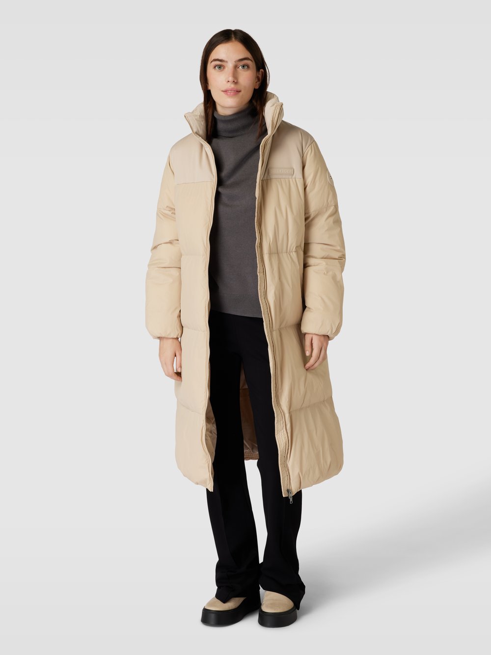 Стеганое пальто с аппликацией этикетки, модель «NEW YORK PUFFER MAXI» Tommy Hilfiger, бежевый
Стеганое пальто с аппликацией этикетки, модель «NEW YORK PUFFER MAXI» Tommy Hilfiger, бежевый