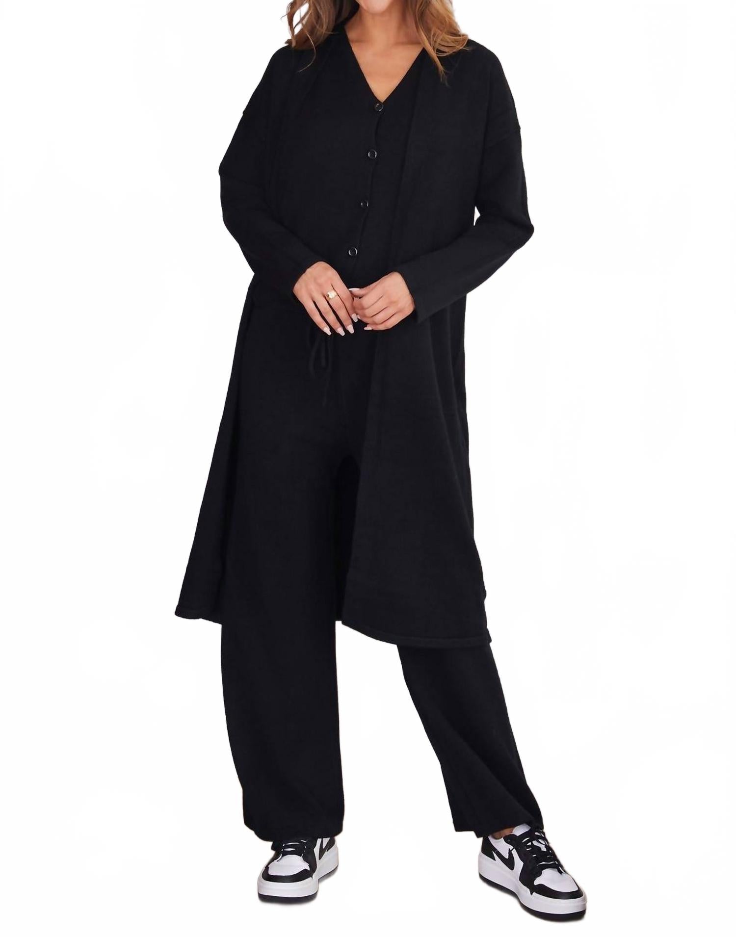 Вязаный жилет, вязаные брюки и длинный кардиган, комплект из 3 предметов, черный Venti6
Вязаный жилет, вязаные брюки и длинный кардиган, комплект из 3 предметов, черный Venti6