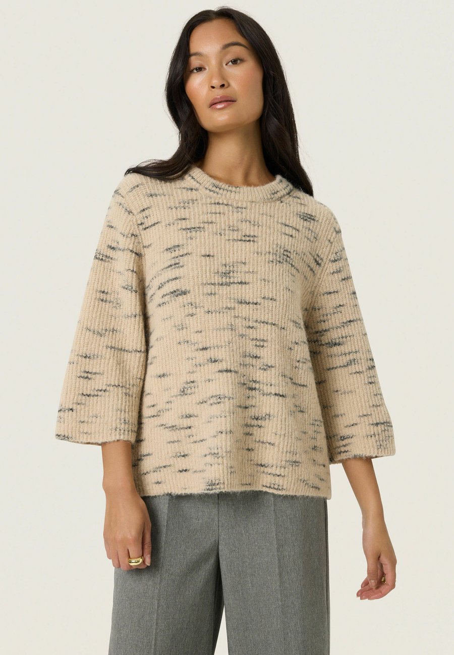 Джемпер Soaked in Luxury LIORA, Doeskin/Mottled Orange
Джемпер Soaked in Luxury LIORA, Doeskin/Mottled Orange