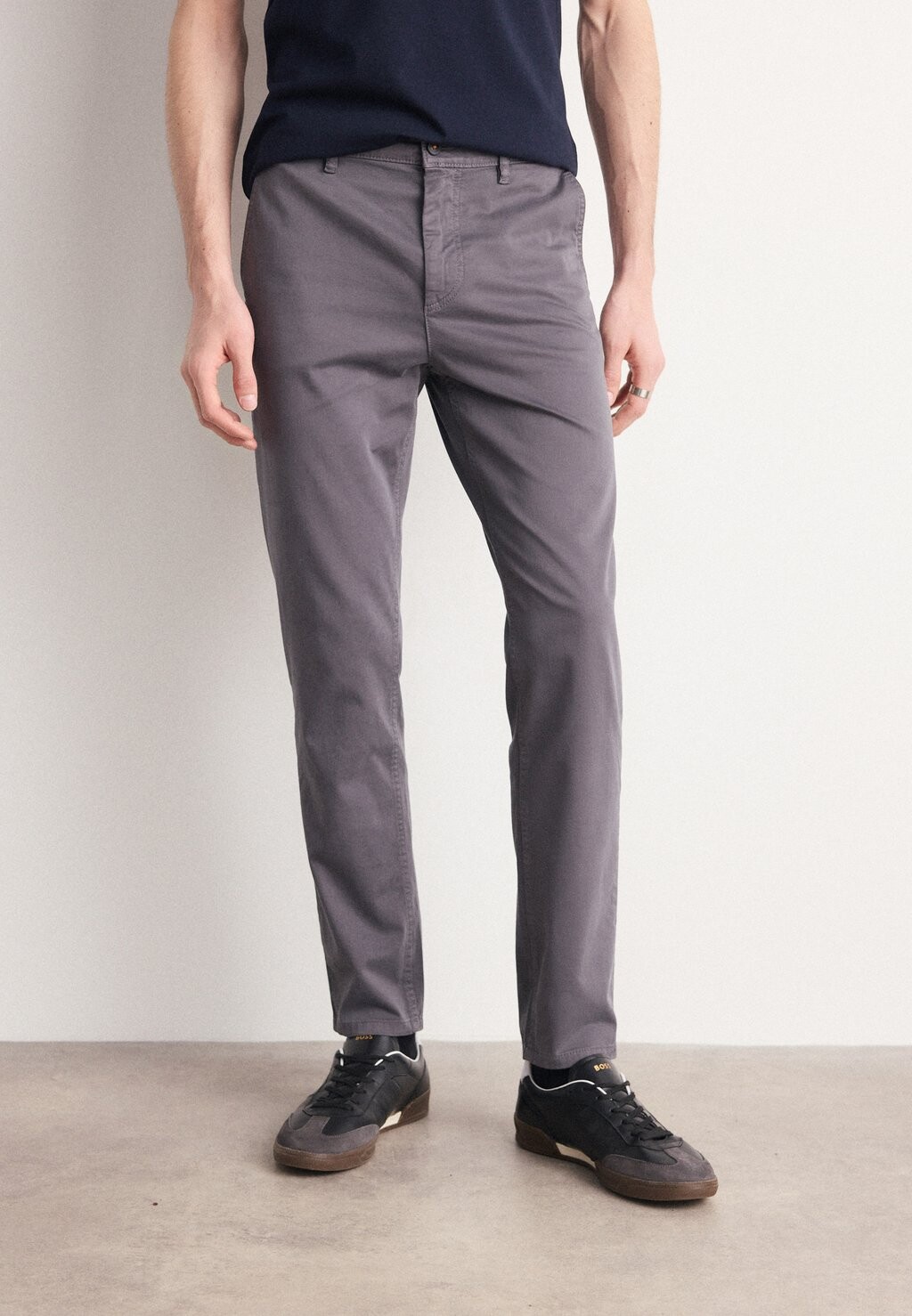 Чино TAPERED BOSS, цвет charcoal
Чино TAPERED BOSS, цвет charcoal