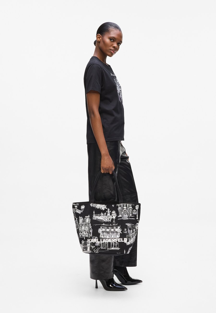 Сумка-шоппер KARL LAGERFELD SKETCH REVERSIBLE SHOPPER, Black
Сумка-шоппер KARL LAGERFELD SKETCH REVERSIBLE SHOPPER, Black