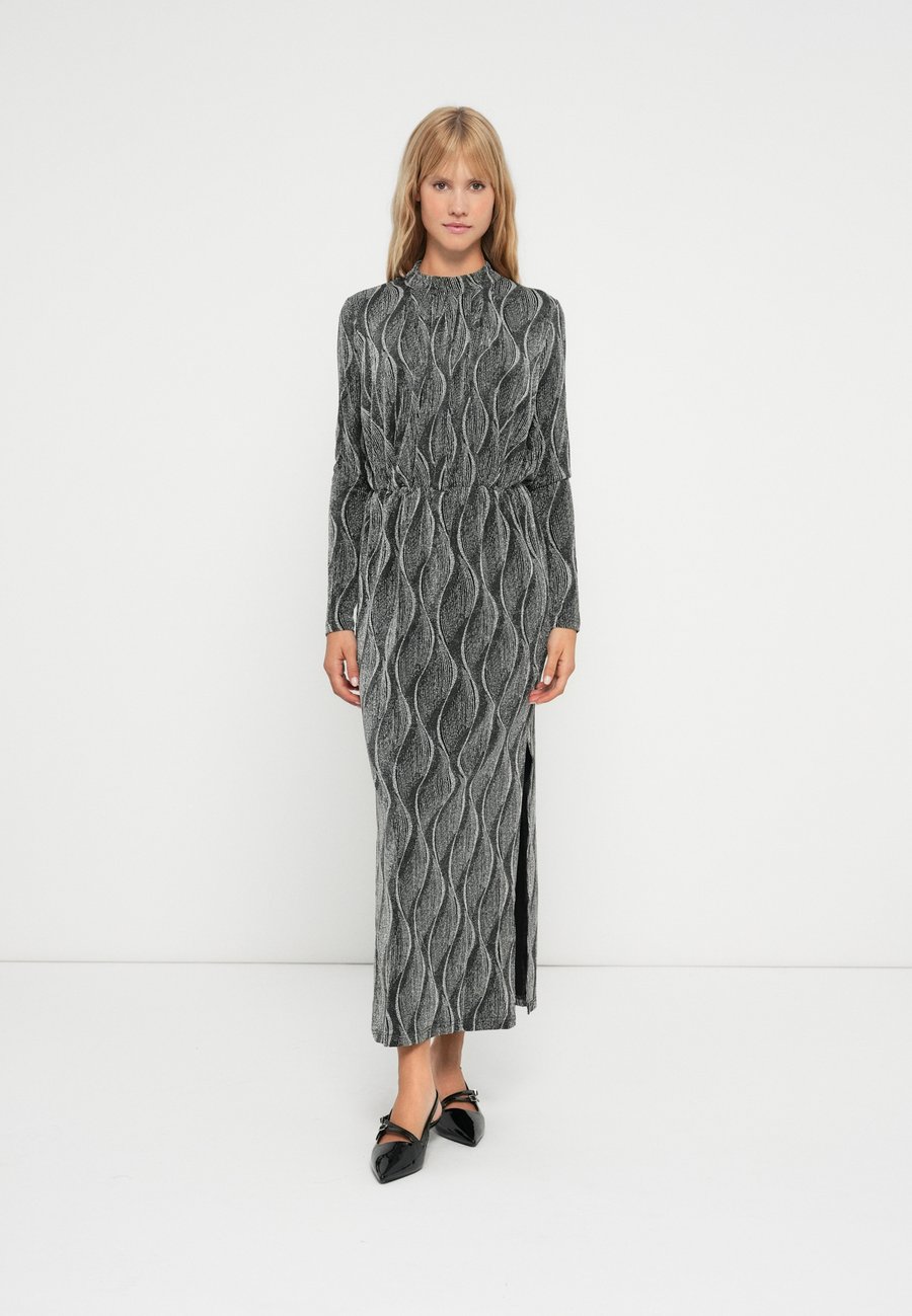 Платье YAS YASYEN LONG DRESS, Silver-Coloured/Black/Silver-Coloured
Платье YAS YASYEN LONG DRESS, Silver-Coloured/Black/Silver-Coloured