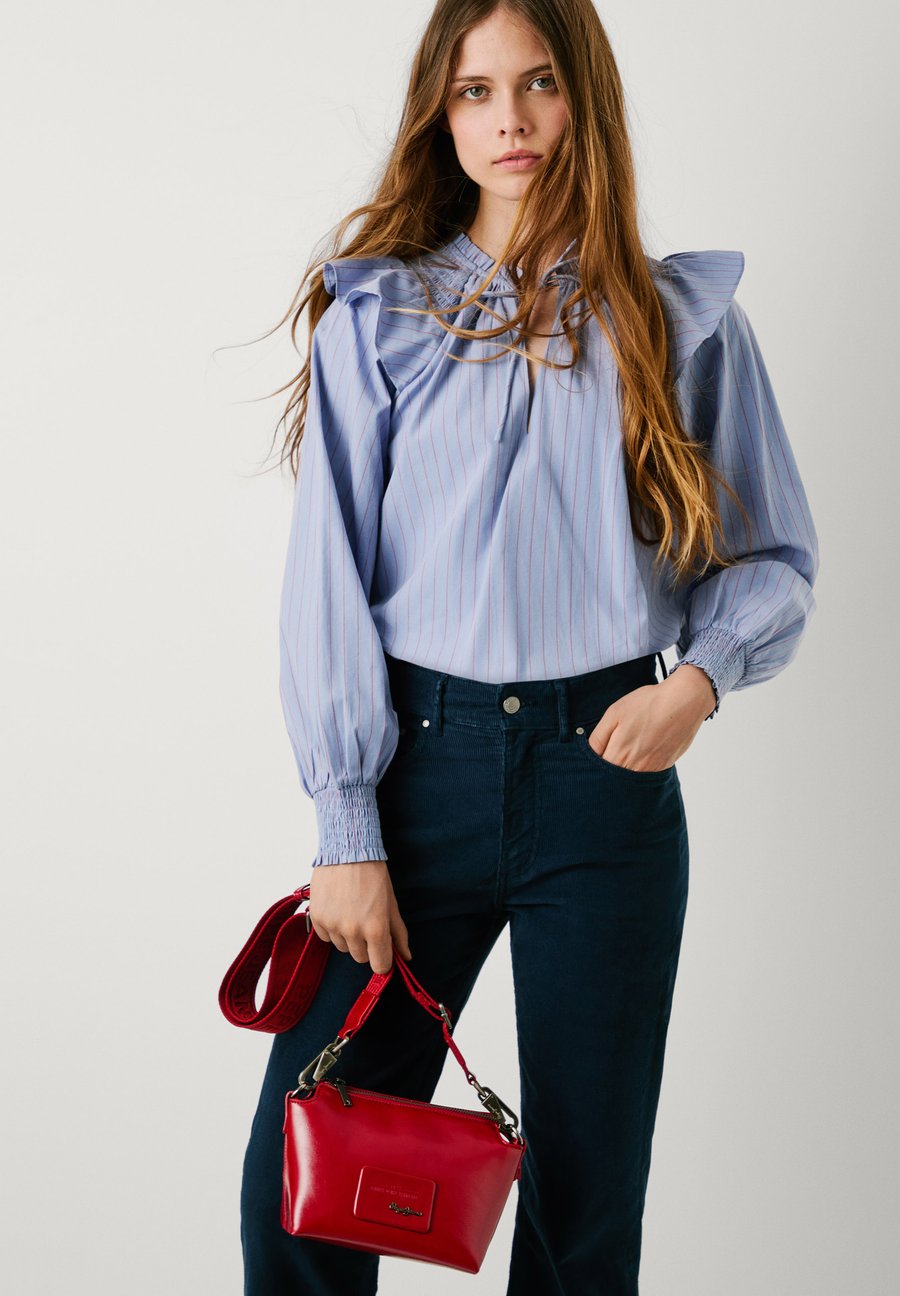 Сумка кросс-боди Pepe Jeans Cross body bag, Red
Сумка кросс-боди Pepe Jeans Cross body bag, Red