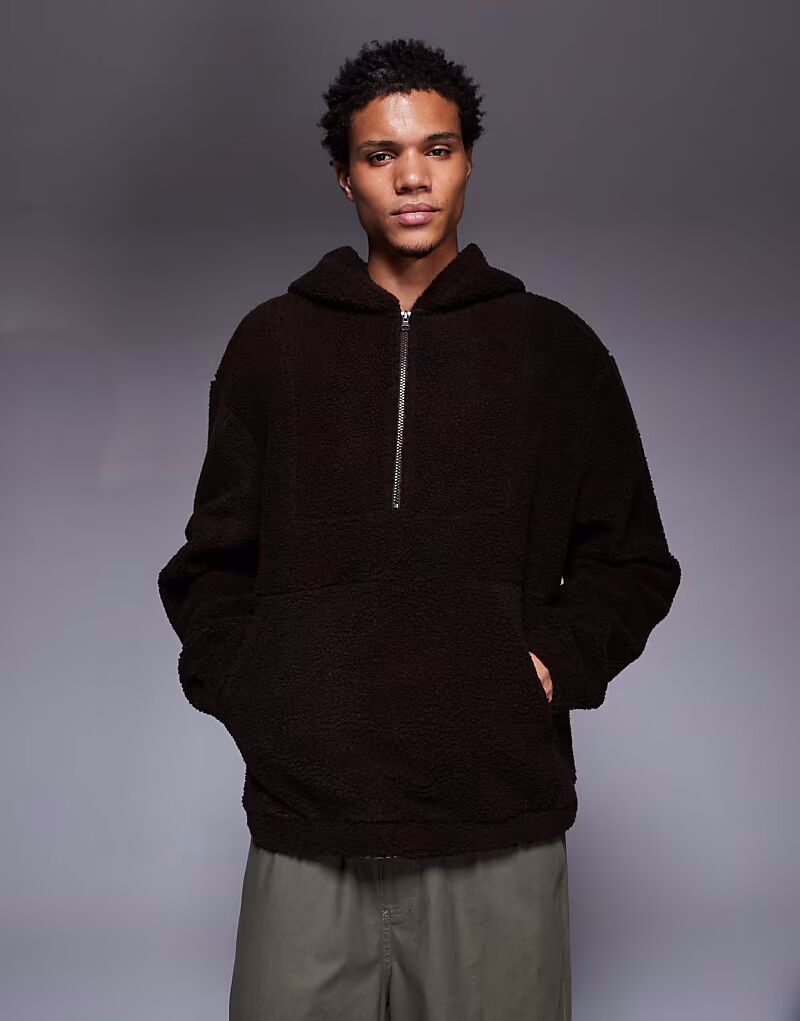 Толстовка с капюшоном свободного кроя, застегивающейся на четверть талии, и воротником-трубой из искусственного меха коричневого цвета Asos Design
Толстовка с капюшоном свободного кроя, застегивающейся на четверть талии, и воротником-трубой из искусственного меха коричневого цвета Asos Design