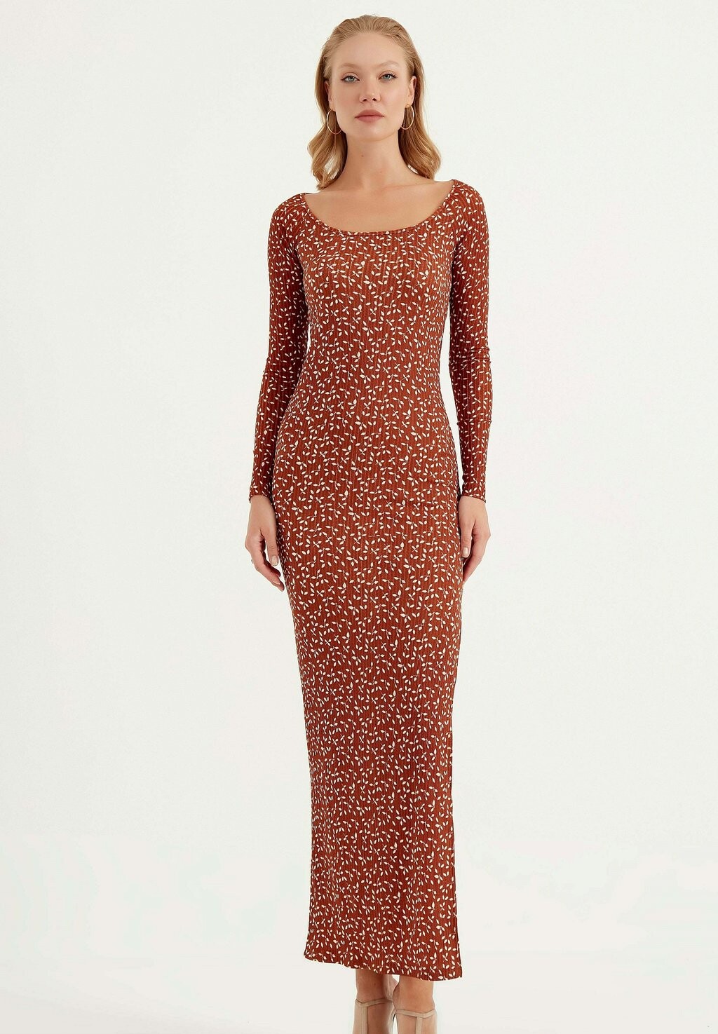 Платье макси PATTERNED Herita, цвет dark brown
Платье макси PATTERNED Herita, цвет dark brown