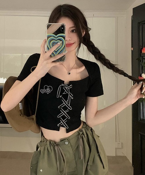 Топ укороченный с короткими рукавами и шнуровкой Mayree черный
Топ укороченный с короткими рукавами и шнуровкой Mayree черный