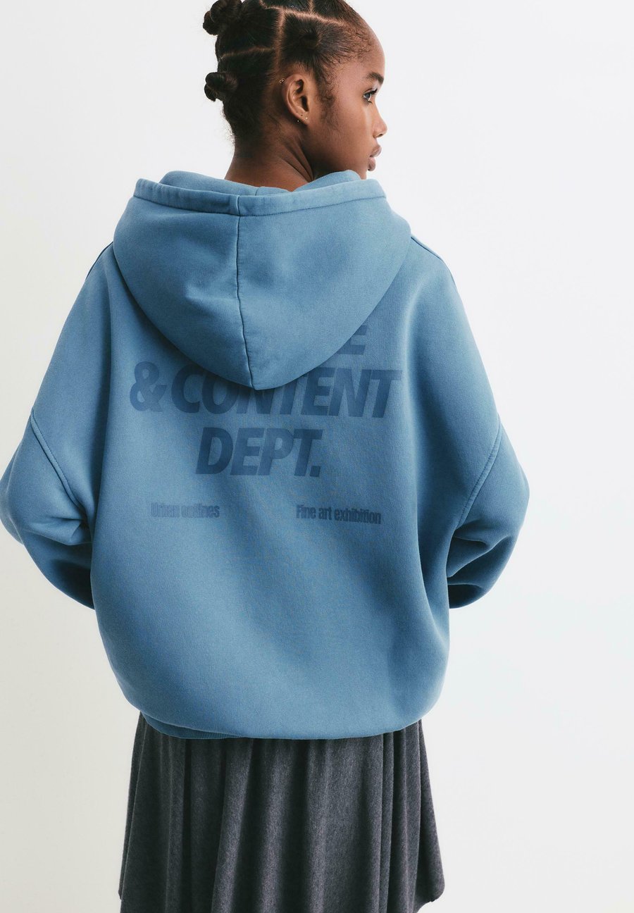 Худи PULL&BEAR SLOGAN PANEL, Blue
Худи PULL&BEAR SLOGAN PANEL, Blue