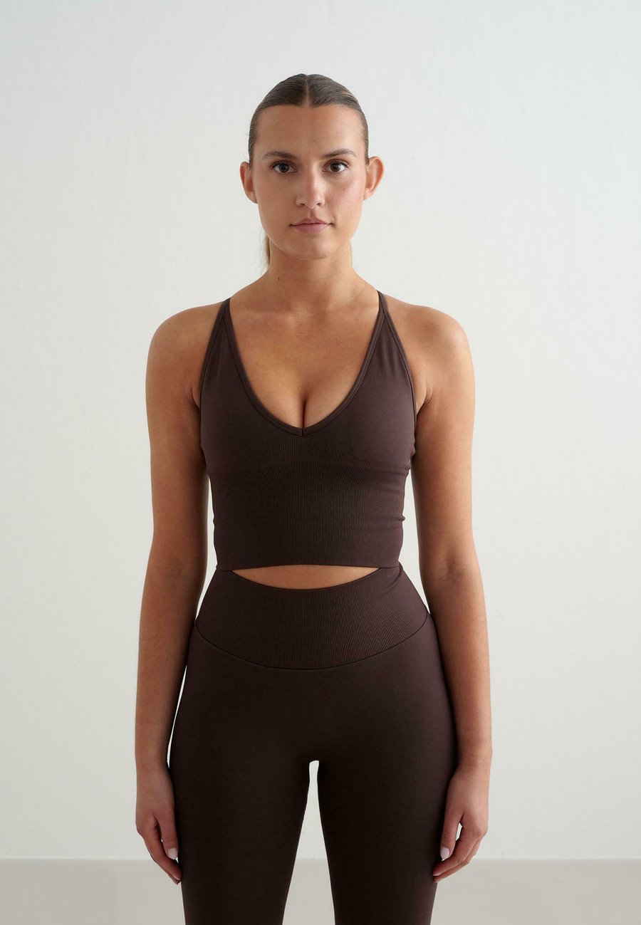 Бюстгальтер aim’n SEAMLESS BRALETTE, Brown
Бюстгальтер aim’n SEAMLESS BRALETTE, Brown