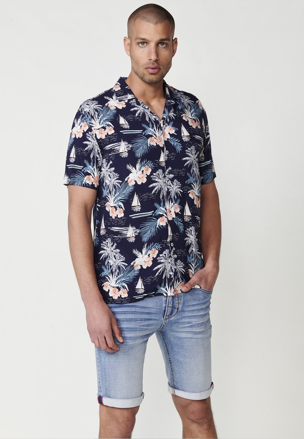 Рубашка SHORT-SLEEVED Koroshi, темно-синий
Рубашка SHORT-SLEEVED Koroshi, темно-синий