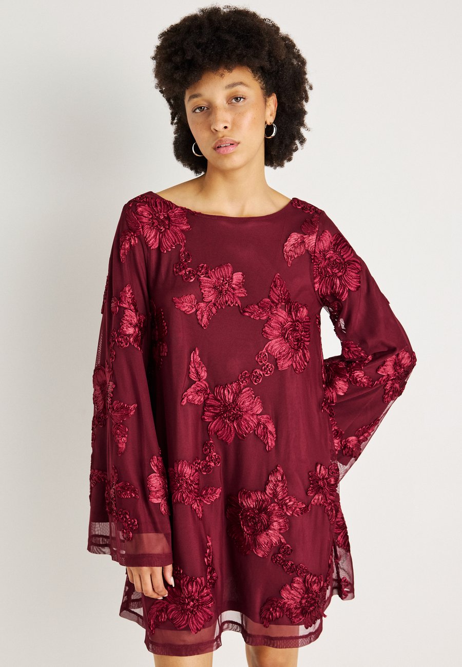 Платье Gina Tricot WIDE FLOWY MINI DRESS, Burgundy/Dark Red
Платье Gina Tricot WIDE FLOWY MINI DRESS, Burgundy/Dark Red