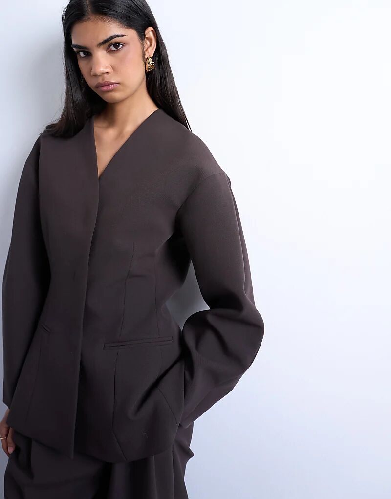 Блейзер без воротника Topshop овальной формы шоколадного цвета — часть комплекта
Блейзер без воротника Topshop овальной формы шоколадного цвета — часть комплекта