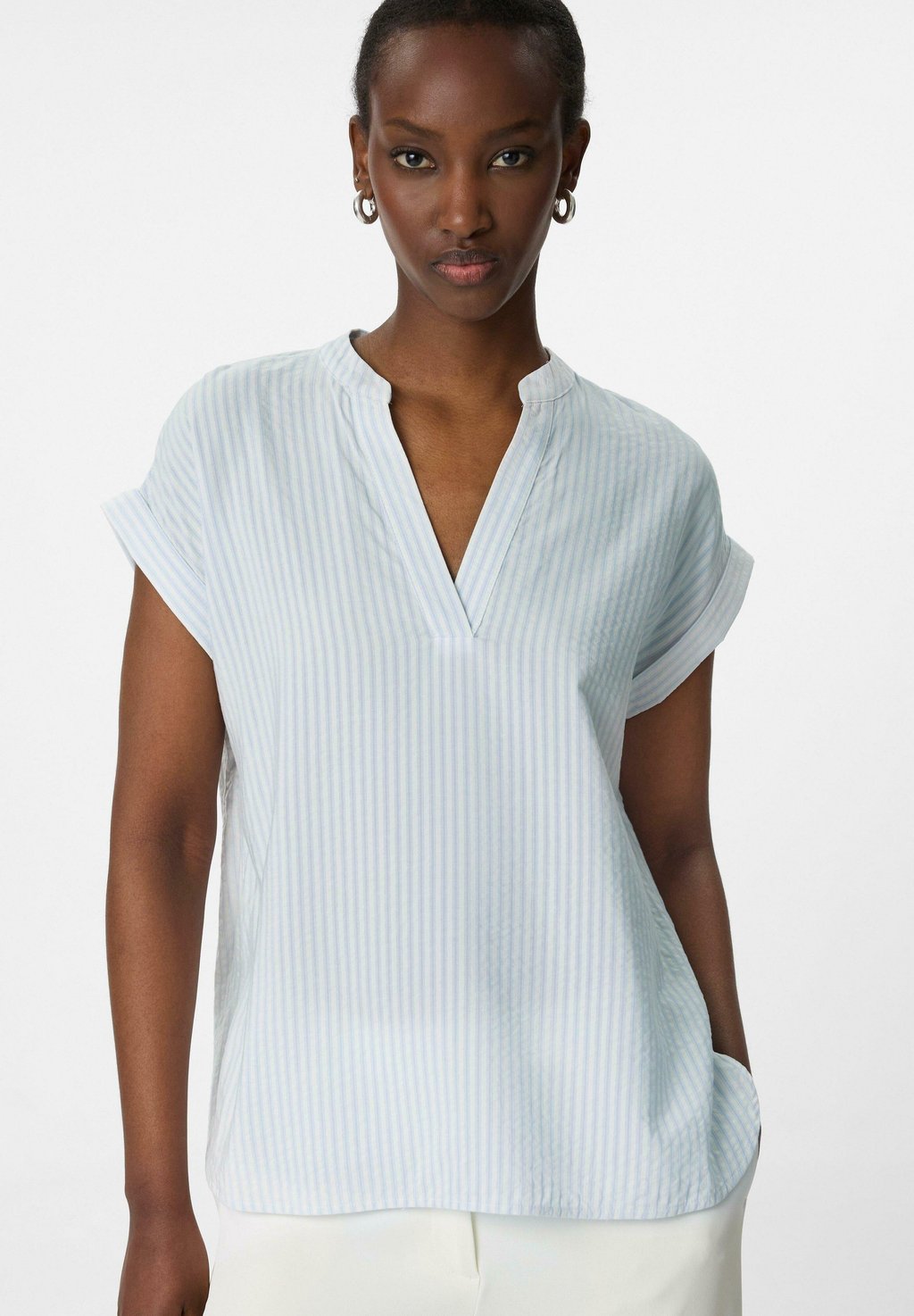 Блуза GESTREIFTE MIT KURZEN ÄRMELN comma, светло-голубой
Блуза GESTREIFTE MIT KURZEN ÄRMELN comma, светло-голубой