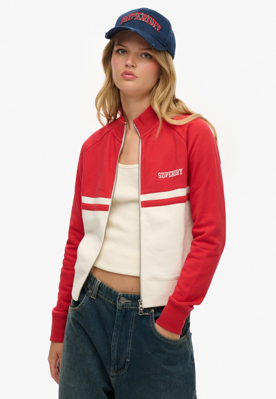 Толстовка Superdry & Co Zip-up sweatshirt, Varsity Red/Red, Красный, Толстовка Superdry & Co Zip-up sweatshirt, Varsity Red/Red
Толстовка Superdry & Co Zip-up sweatshirt, Varsity Red/Red, Красный, Толстовка Superdry & Co Zip-up sweatshirt, Varsity Red/Red