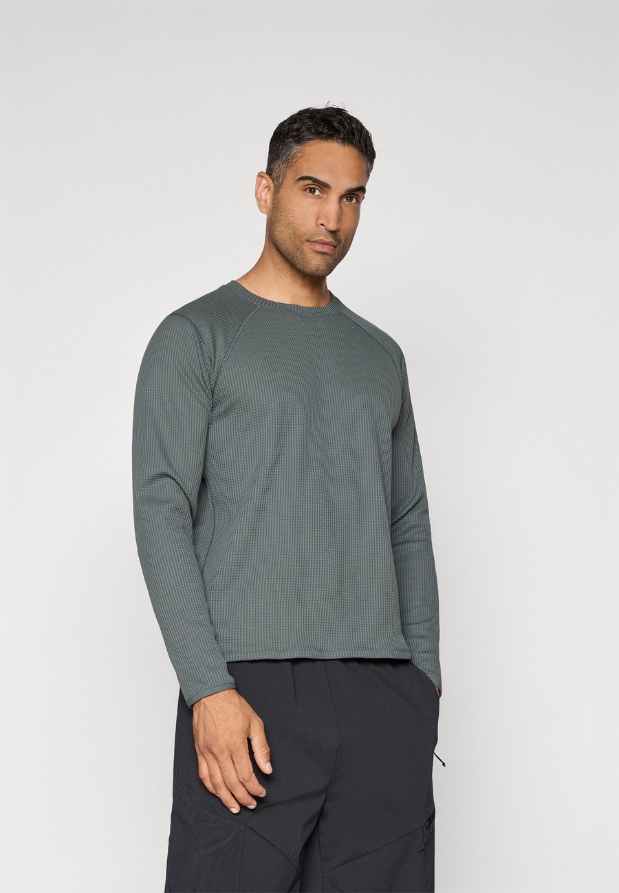 Топ ODLO MID LAYER CUBIC, Urban Chic/Anthracite
Топ ODLO MID LAYER CUBIC, Urban Chic/Anthracite