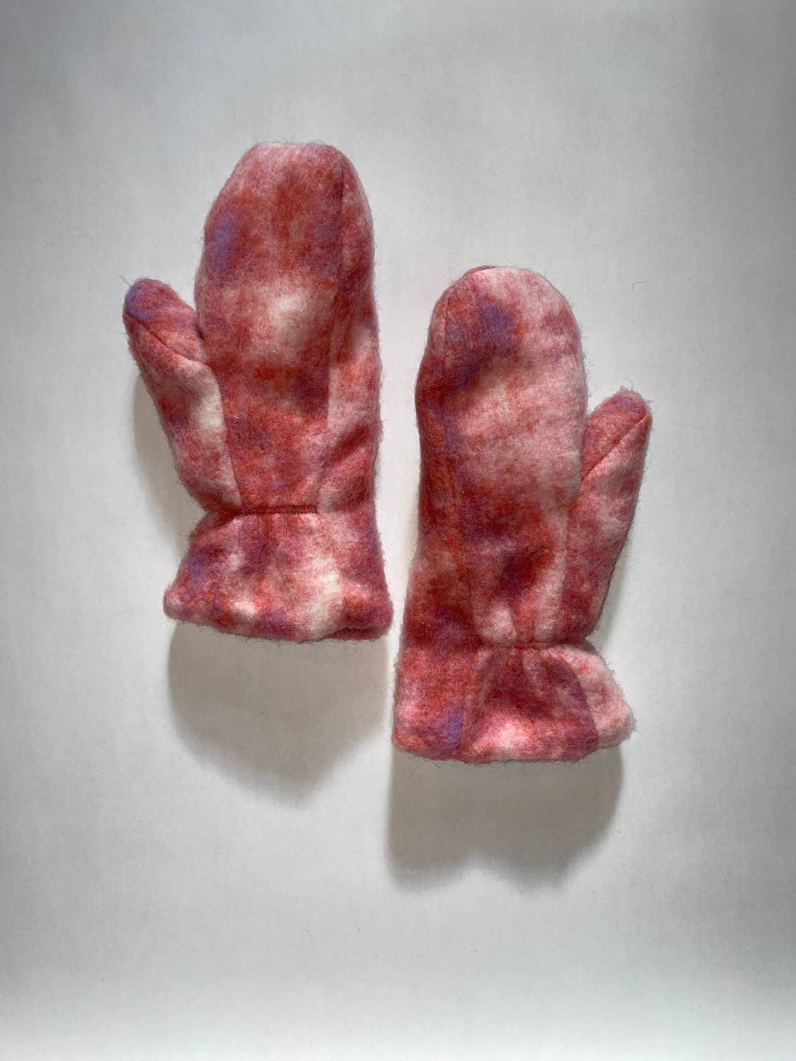 Шерстяные варежки розового и фиолетового цвета CLYDE
Шерстяные варежки розового и фиолетового цвета CLYDE