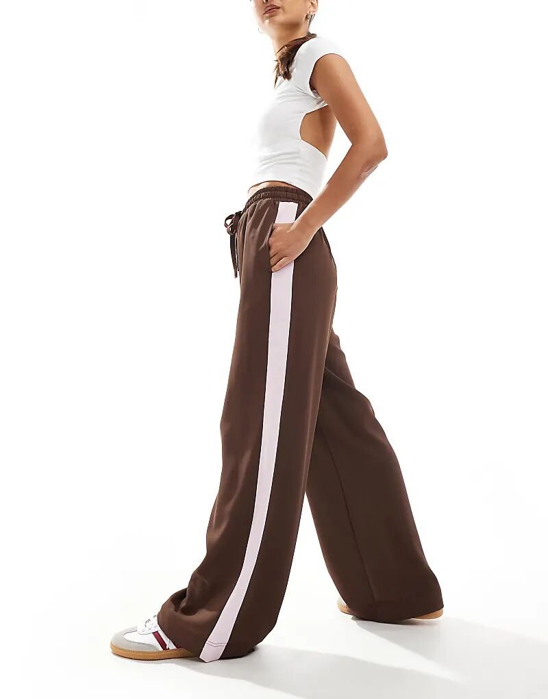 Брюки-стринги с контрастной вставкой коричневого цвета ASOS DESIGN
Брюки-стринги с контрастной вставкой коричневого цвета ASOS DESIGN