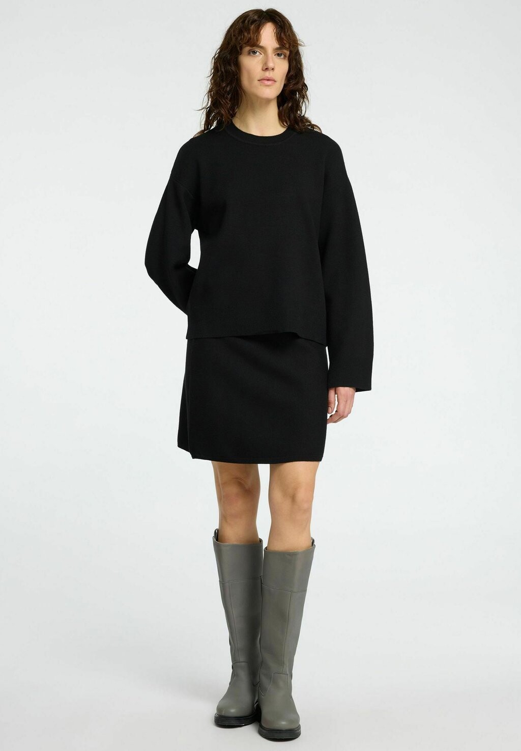 Джемпер MIT RUNDHALSAUSSCHNITT Selected Femme, черный
Джемпер MIT RUNDHALSAUSSCHNITT Selected Femme, черный