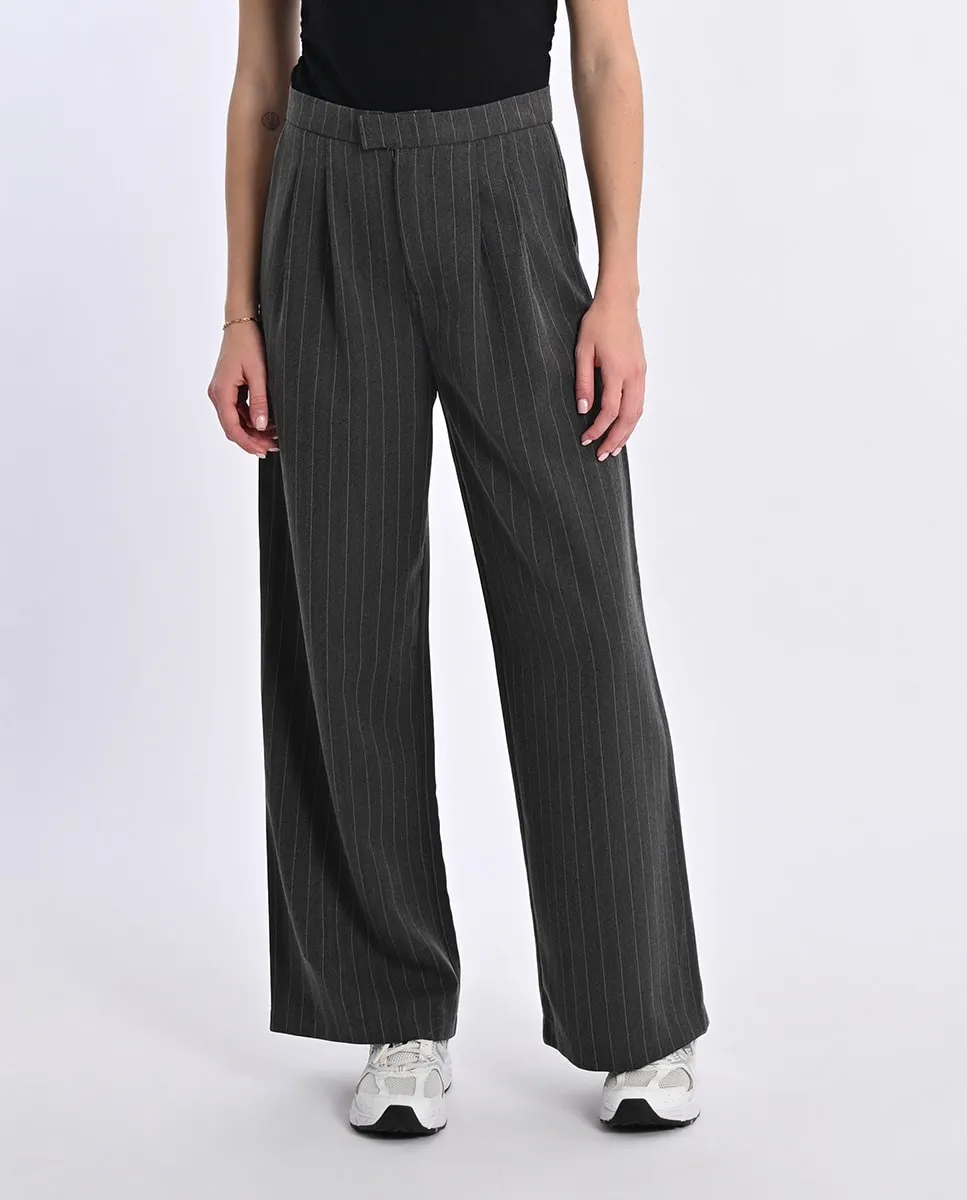 Женские широкие длинные брюки с складками Lili Sidonio, темно-серый
Женские широкие длинные брюки с складками Lili Sidonio, темно-серый