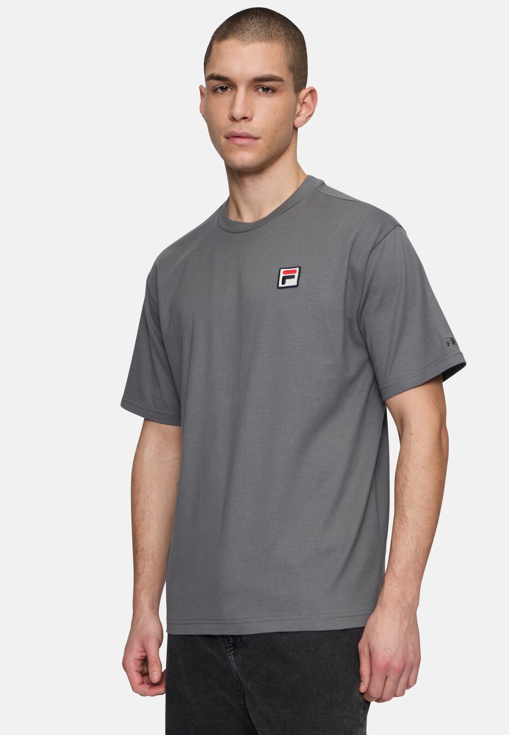 Базовая футболка APPAREL BLANS TEE Fila, серый 
Базовая футболка APPAREL BLANS TEE Fila, серый