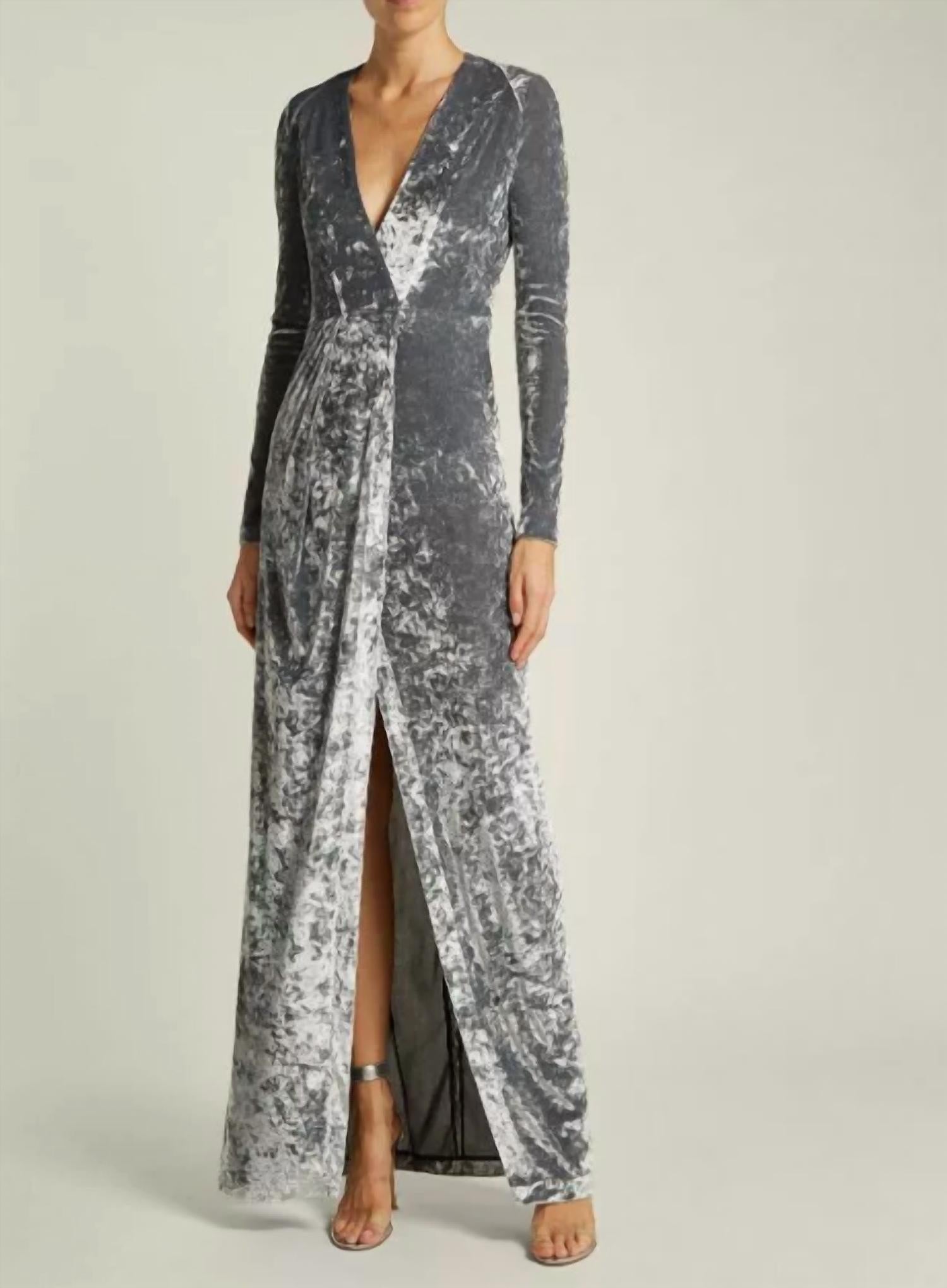 Платье-халат из серого бархата с V-образным вырезом и имитацией запаха Galvan London
Платье-халат из серого бархата с V-образным вырезом и имитацией запаха Galvan London