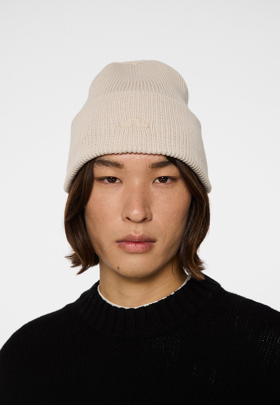 Шапка J.LINDEBERG Sports KARLOS , Moonbeam/Grey
Шапка J.LINDEBERG Sports KARLOS , Moonbeam/Grey