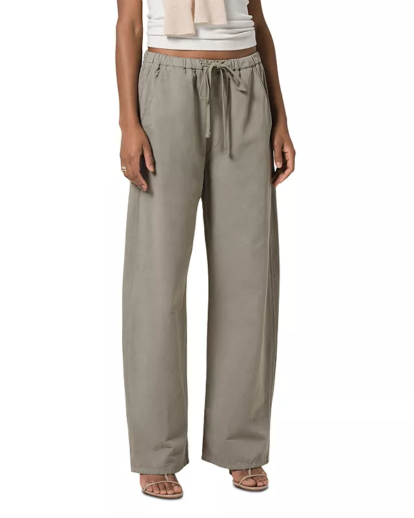 Айла надевает штаны Citizens Of Humanity, мультиколор
Айла надевает штаны Citizens Of Humanity, мультиколор