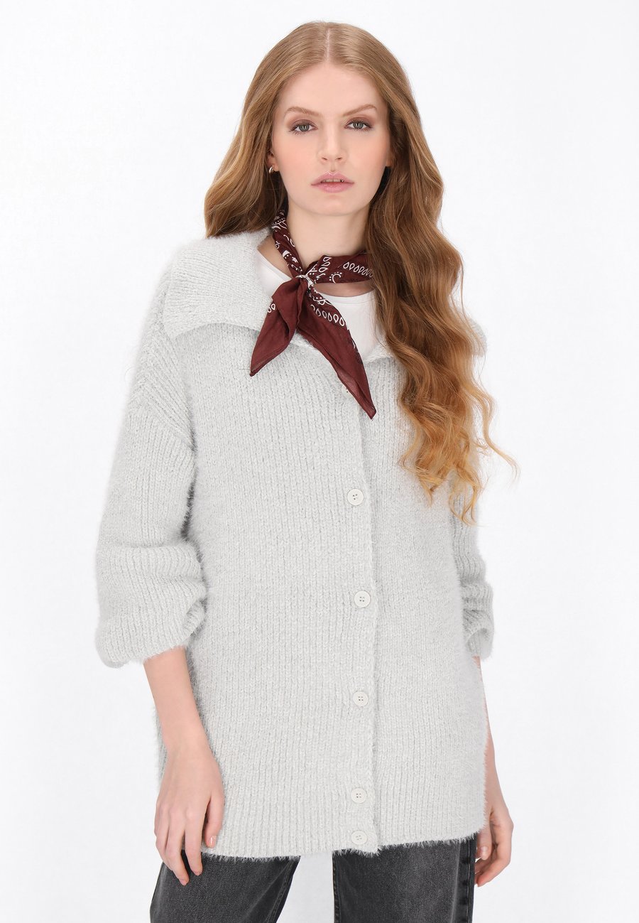 Кардиган DreiMaster Cardigan, Grey Melange/Grey
Кардиган DreiMaster Cardigan, Grey Melange/Grey