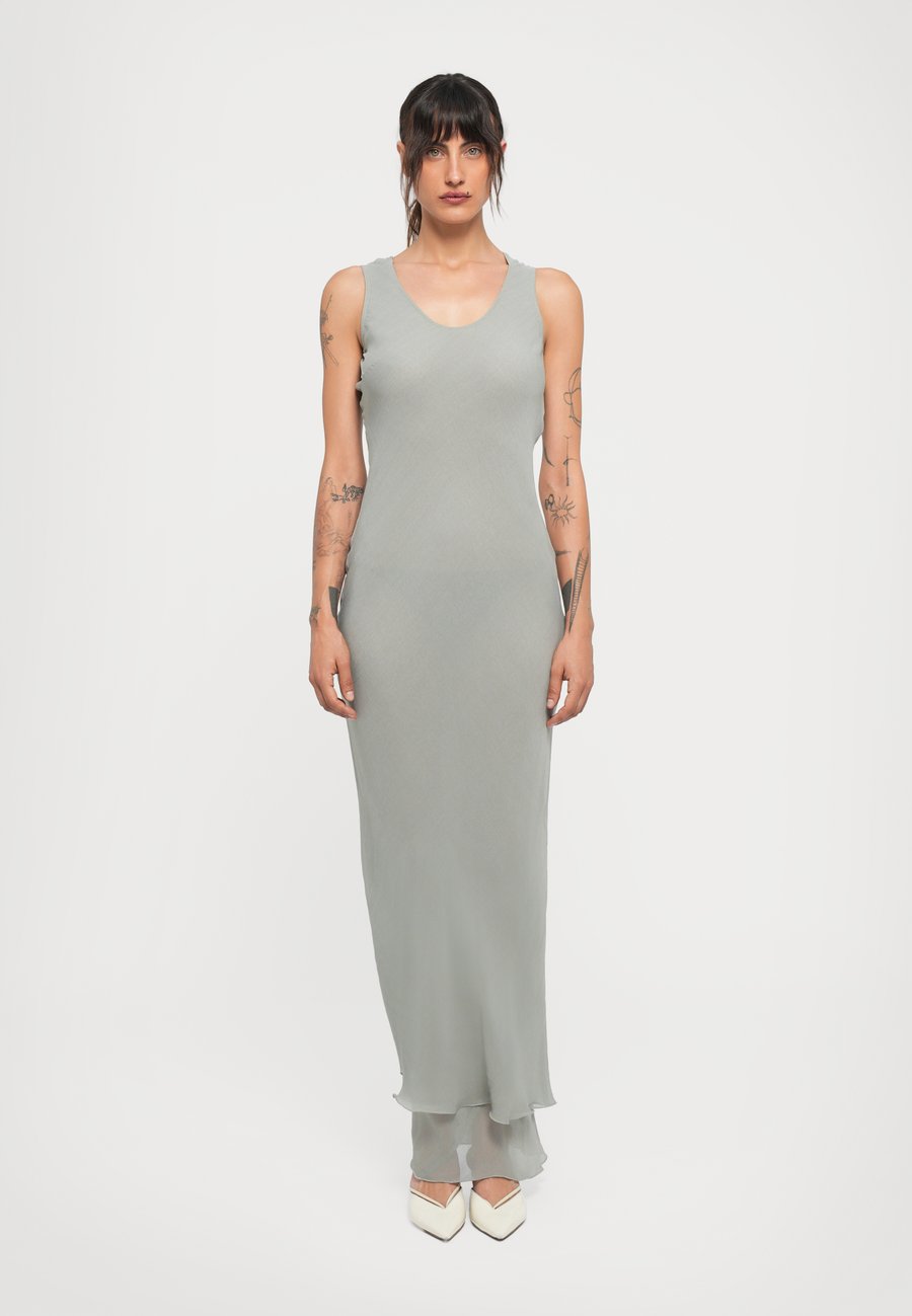 Платье REMAIN SLIP DRESS, Mirage Gray/Light Green
Платье REMAIN SLIP DRESS, Mirage Gray/Light Green