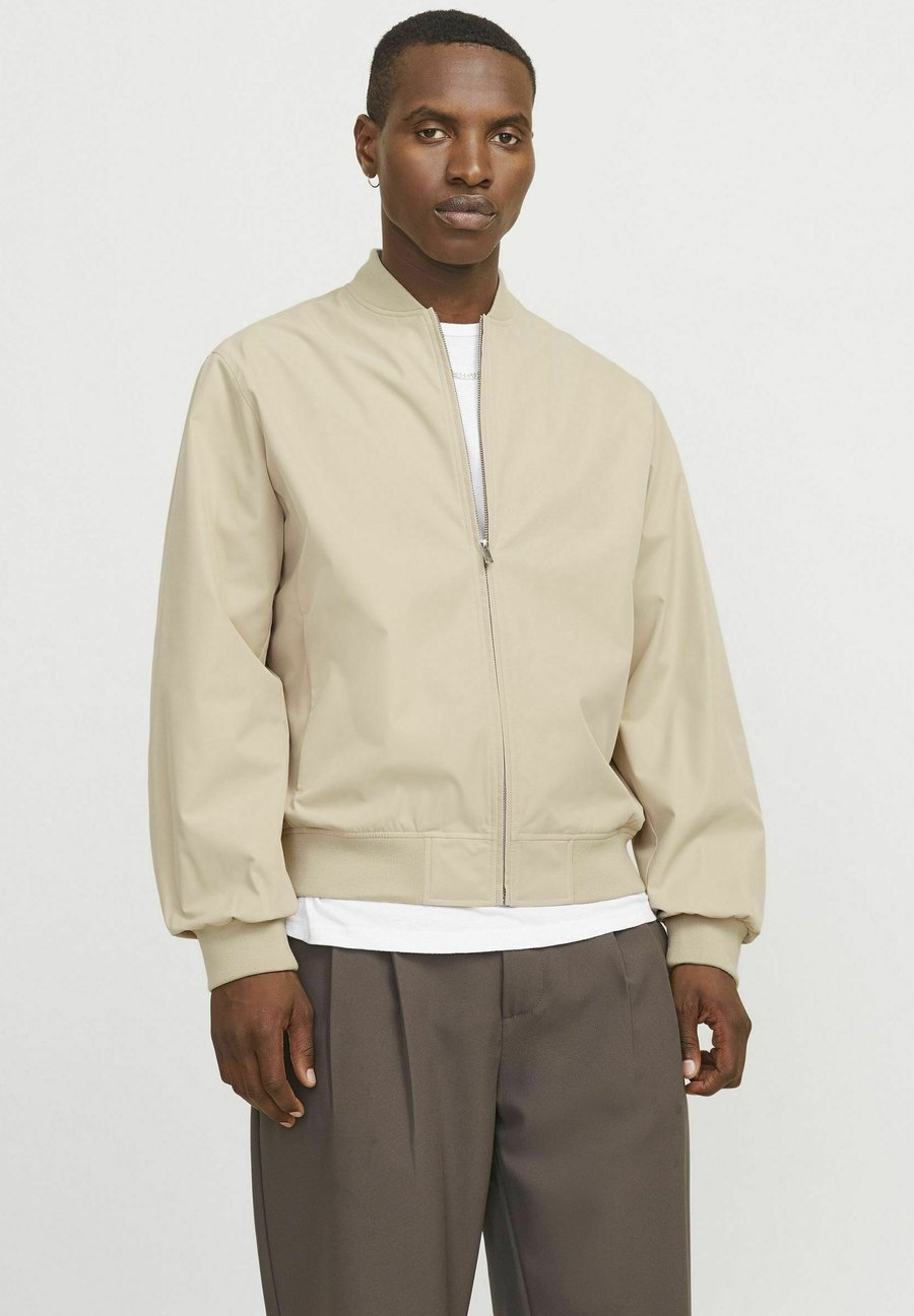 Куртка Jack & Jones PREMIUM Bomber Jacket, White Pepper/Beige
Куртка Jack & Jones PREMIUM Bomber Jacket, White Pepper/Beige