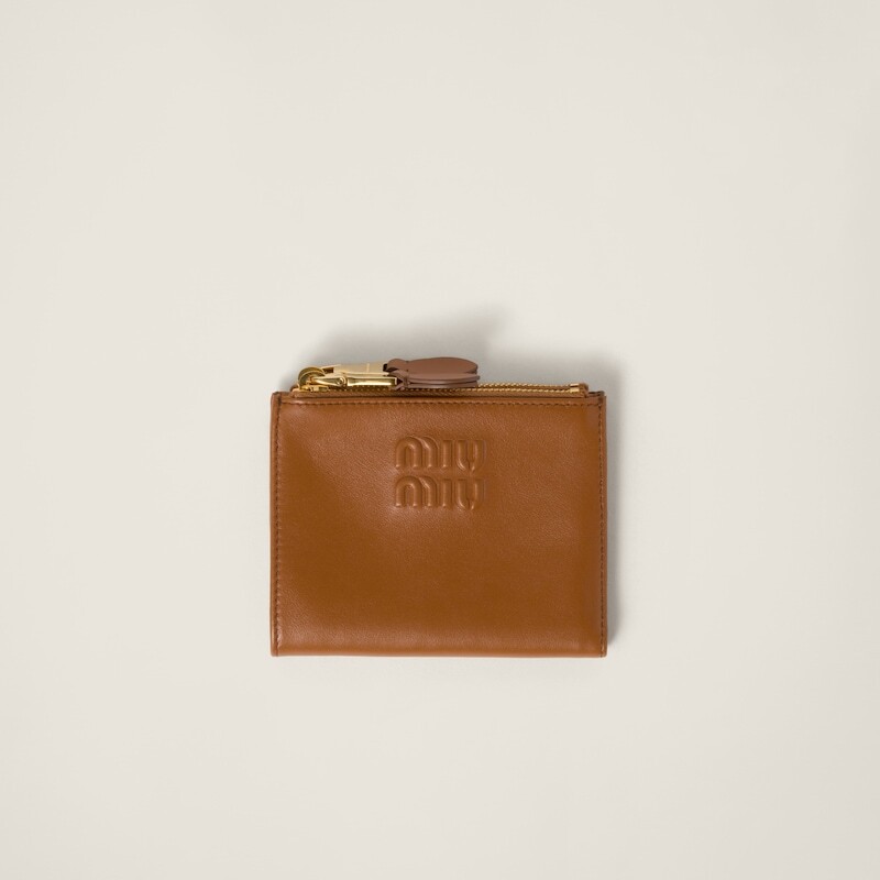 Маленький кожаный кошелек Miu Miu, коричневый
Маленький кожаный кошелек Miu Miu, коричневый