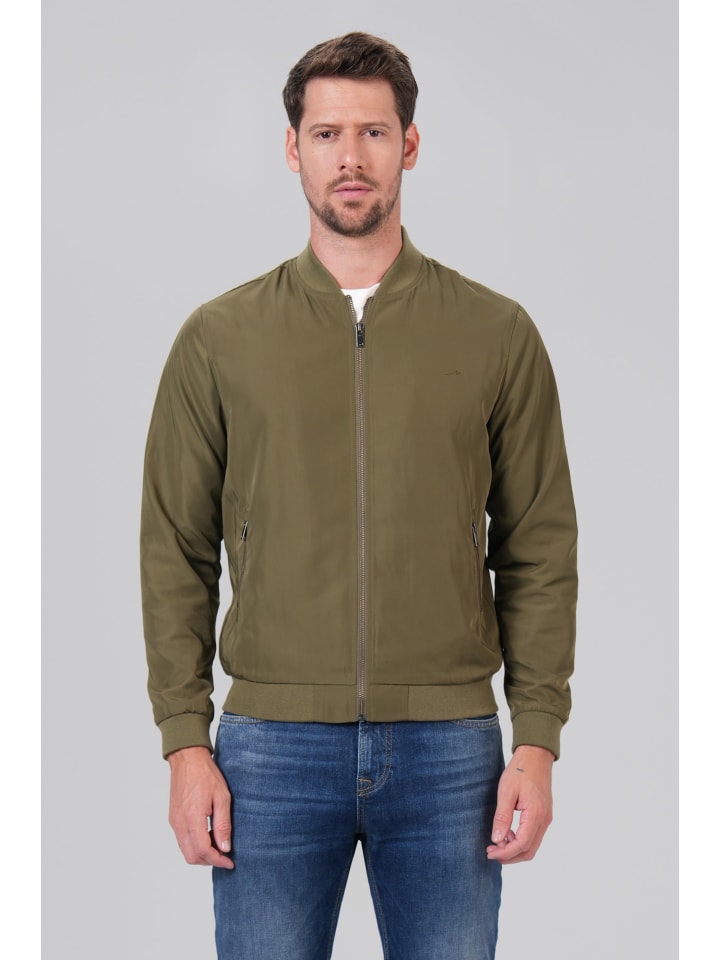 Демисезонная куртка M.O.D
Демисезонная куртка M.O.D