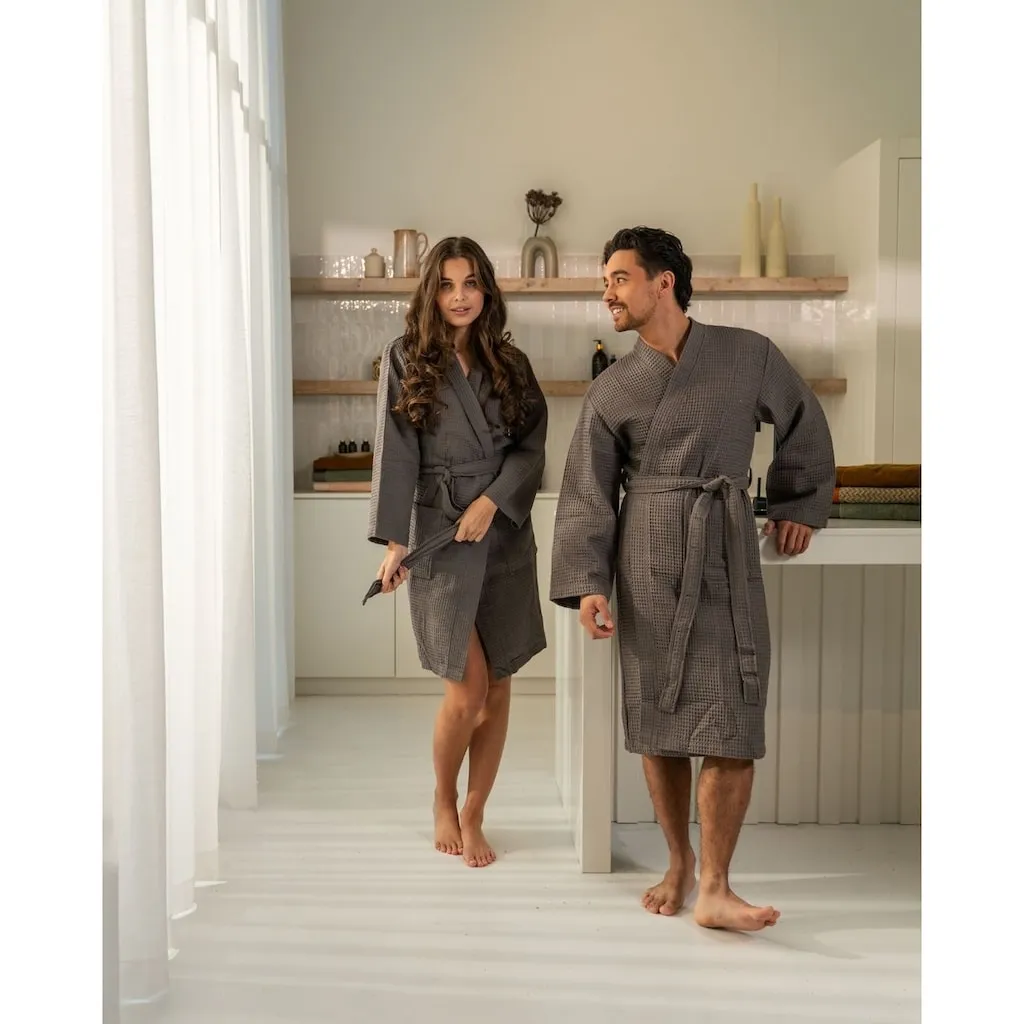 Халат Гейша из высококачественного вафельного пикé Kayori, антрацит
Халат Гейша из высококачественного вафельного пикé Kayori, антрацит