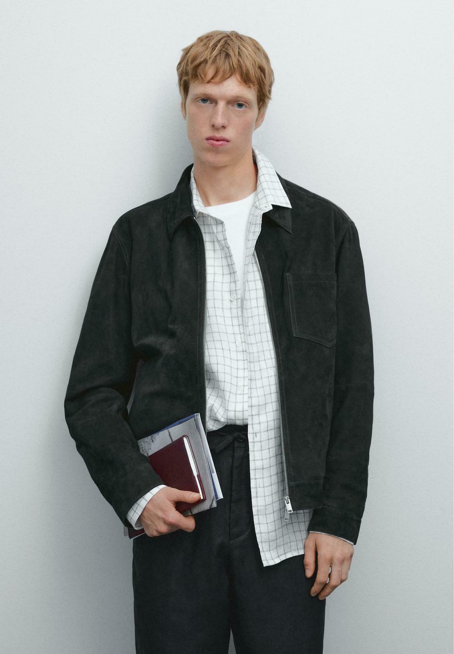 Куртка Massimo Dutti TWO-WAY ZIP SUEDE FINISH, Blue
Куртка Massimo Dutti TWO-WAY ZIP SUEDE FINISH, Blue