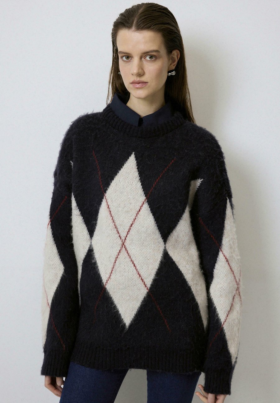 Джемпер Touché Privé DIAMOND PATTERNED, Navy Blue/Dark Blue
Джемпер Touché Privé DIAMOND PATTERNED, Navy Blue/Dark Blue