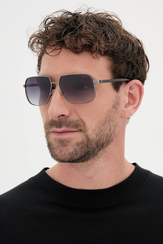 Солнцезащитные очки Guess, черный
Солнцезащитные очки Guess, черный