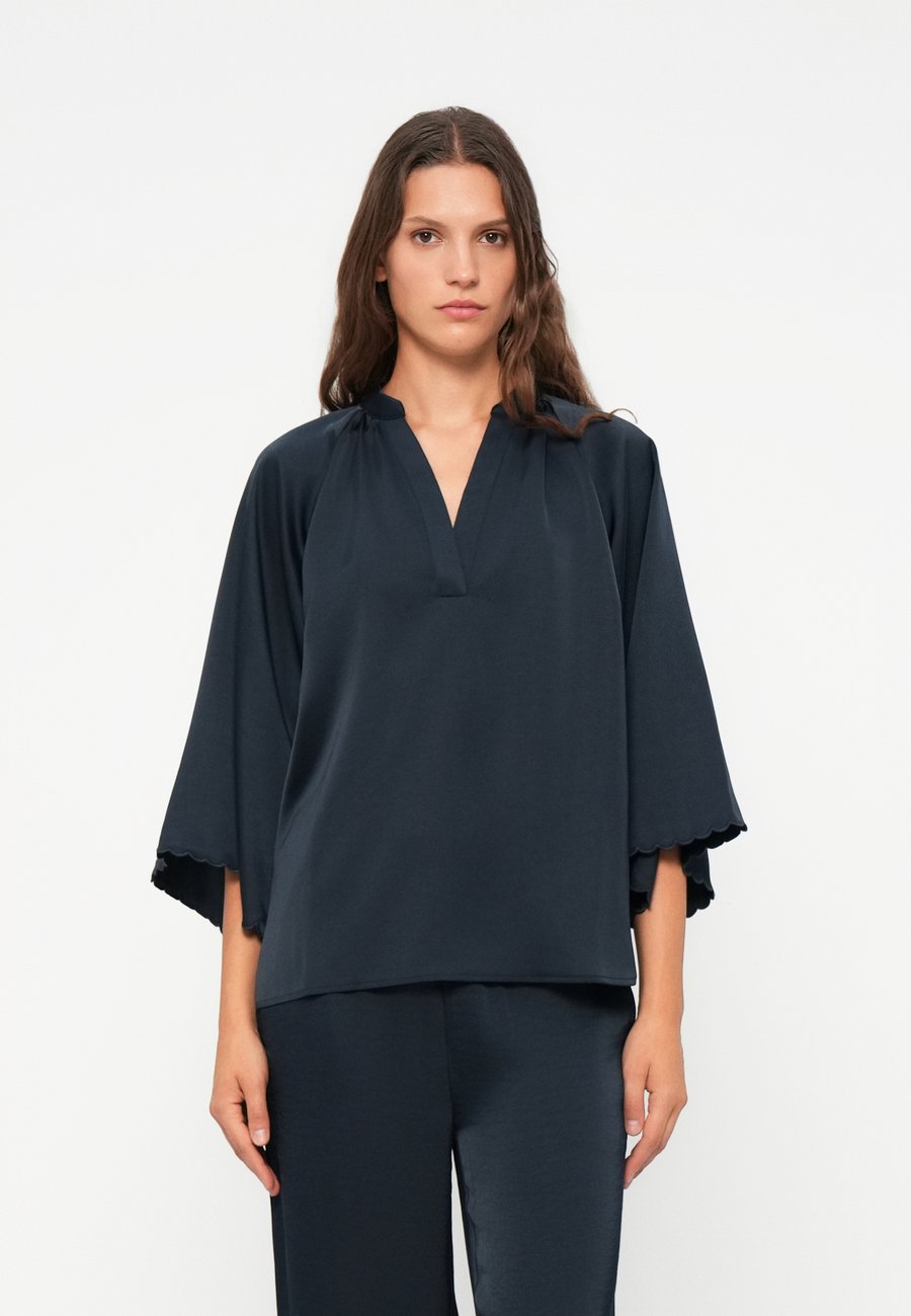 Блуза Bruuns Bazaar BECKIA WINNY, Sky Captain/Dark Blue
Блуза Bruuns Bazaar BECKIA WINNY, Sky Captain/Dark Blue